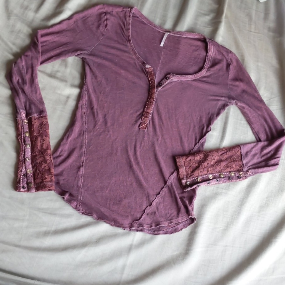 FREE PEOPLE long sleeve quarter button up shirt